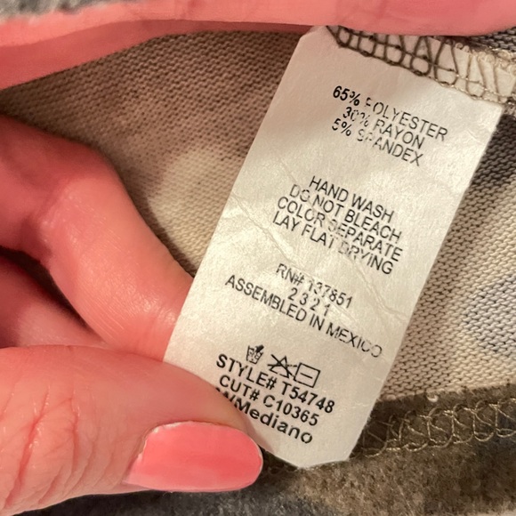 Camo Long Sleeve Front Tie Soft Fabric Tee Top Size Medium - Picture 8 of 9